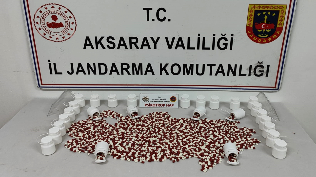 İzmir'den Aksaray'a 2030 adet uyuşturucu hap getiren 2 kişi yakalandı