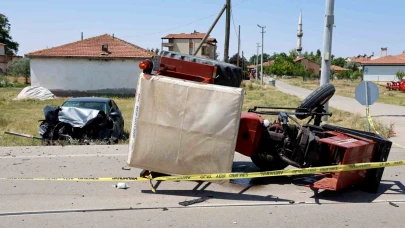 Aksaray'da Traktör ile Otomobil Çarpıştı