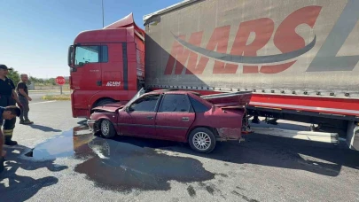 Aksaray'da Üniversite Kavşağında Otomobil ile Tır çarpıştı