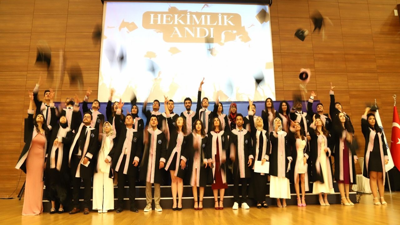Aksaray Üniversitesi Tıp Fakültesi üçüncü  dönem mezunlarını uğurladı