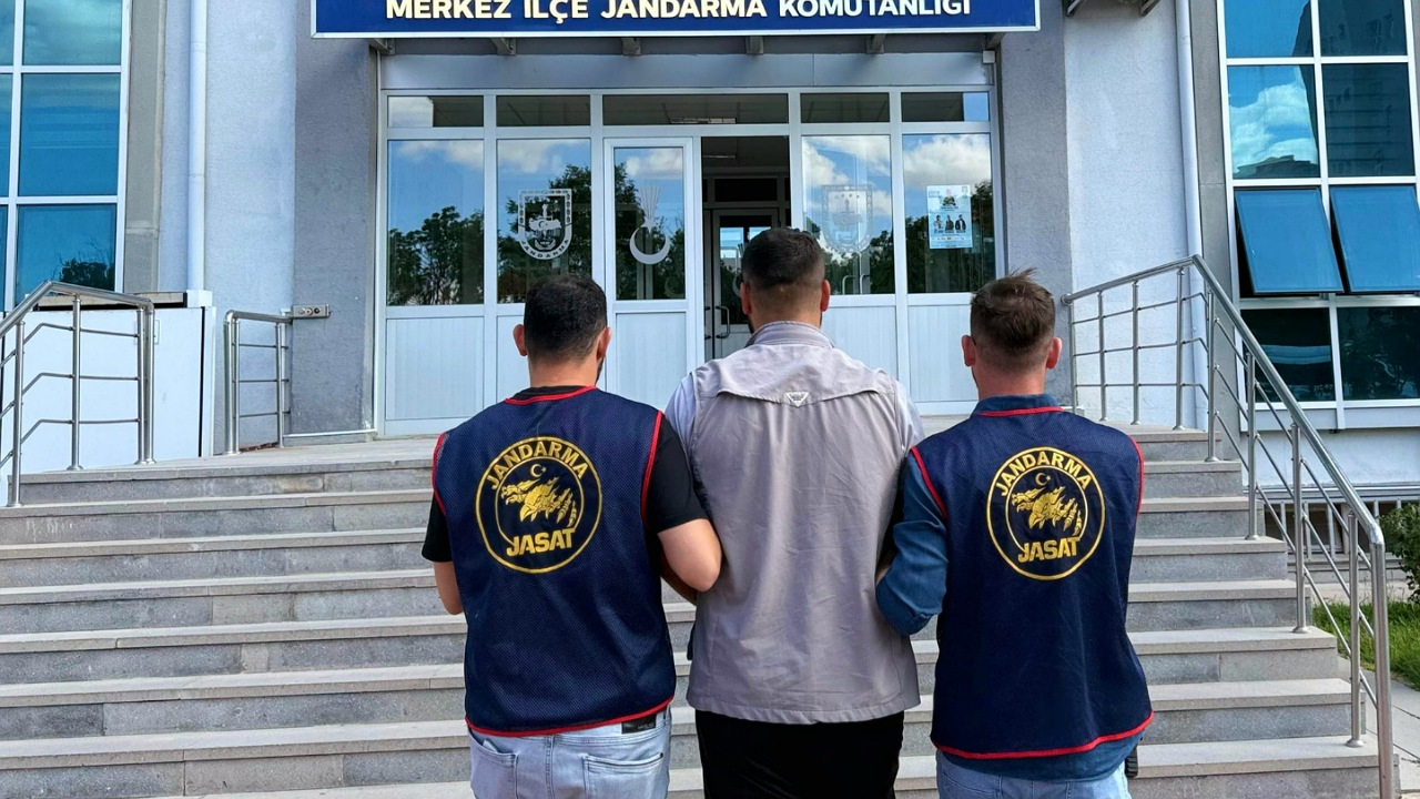 Aksaray Jandarma 9 yıl 22 gün cezası bulunan zanlıyı yakaladı