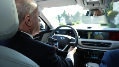 Erdoğan Togg T10F'nin direksiyonunda