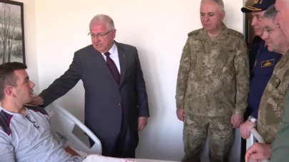 Metan gazından zehirlenen askerler GATA’da ziyaret edildi
