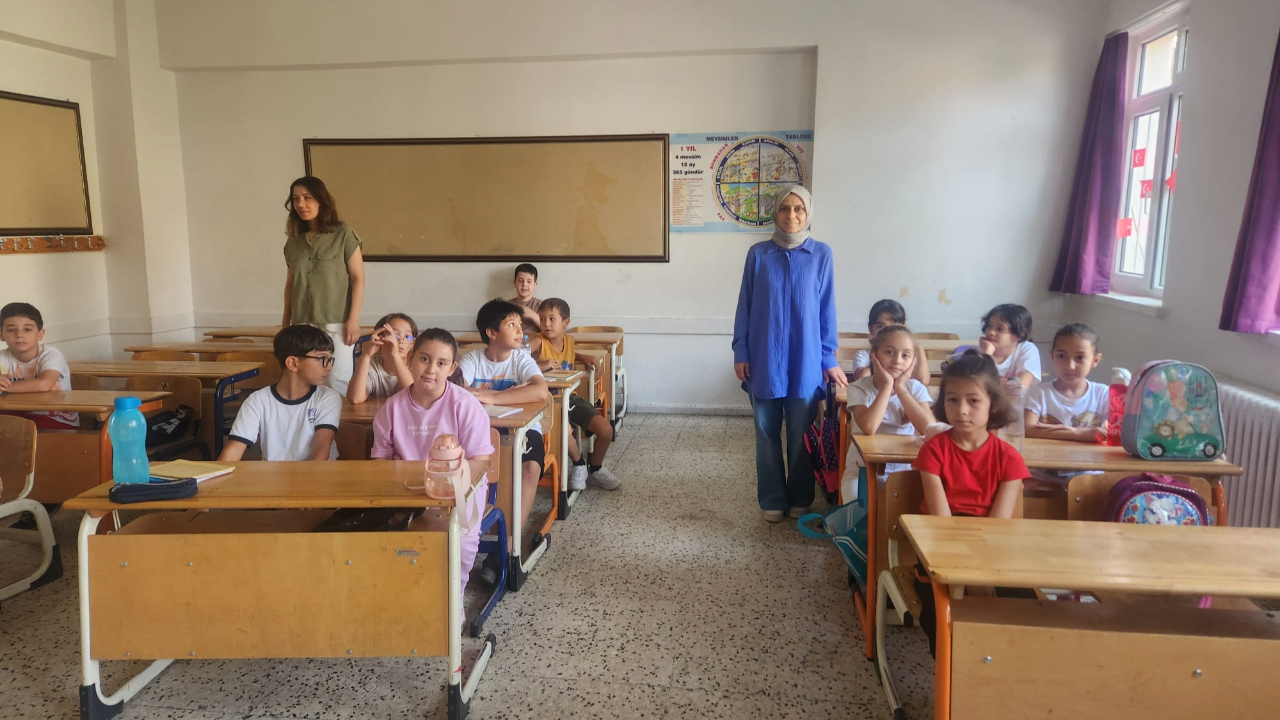 Yaz Ayları Okul Bahçeleri Spor Alanı Projesi İlk Haftasını Tamamladı: Çocuklar Hem Öğreniyor Hem Eğleniyor