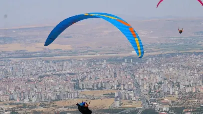 Kayseri'de yamaç paraşütçüleri kıyasıya yarıştı
