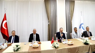 ASÜ Rektörü Arıbaş Gazeteciler ile bir araya geldi