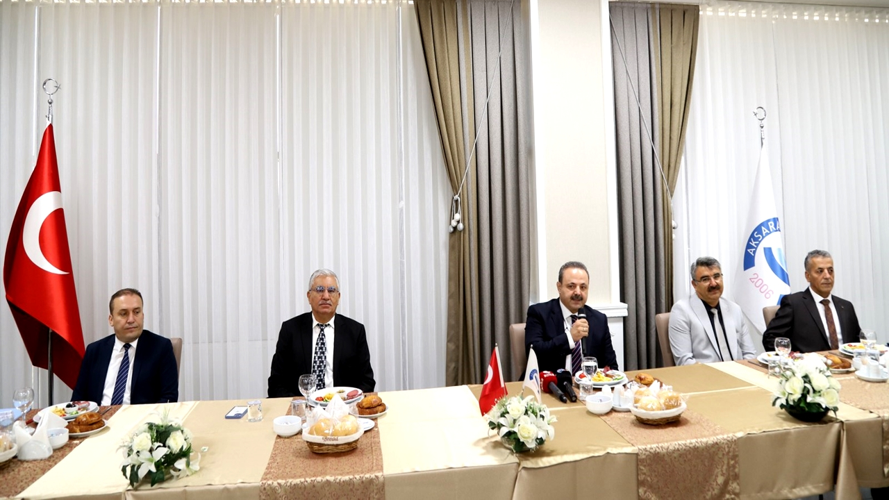 ASÜ Rektörü Arıbaş Gazeteciler ile bir araya geldi