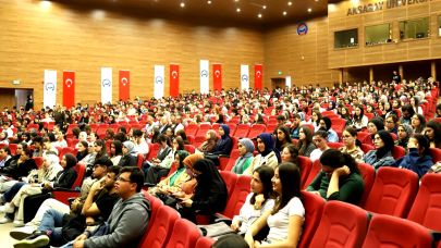 Aksaray Üniversitesi ailesine 2025-2026 Döneminde yeni katılan öğrenciler  için oryantasyon eğitimi düzenlendi