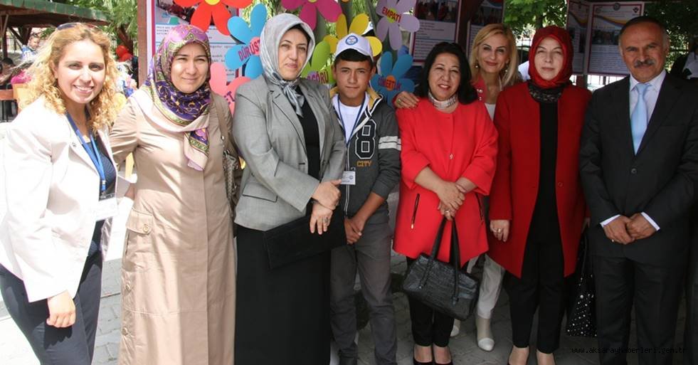ADİLE ATAKLI: “ŞEHRE KADIN GÖZÜYLE BAKIYORUZ”