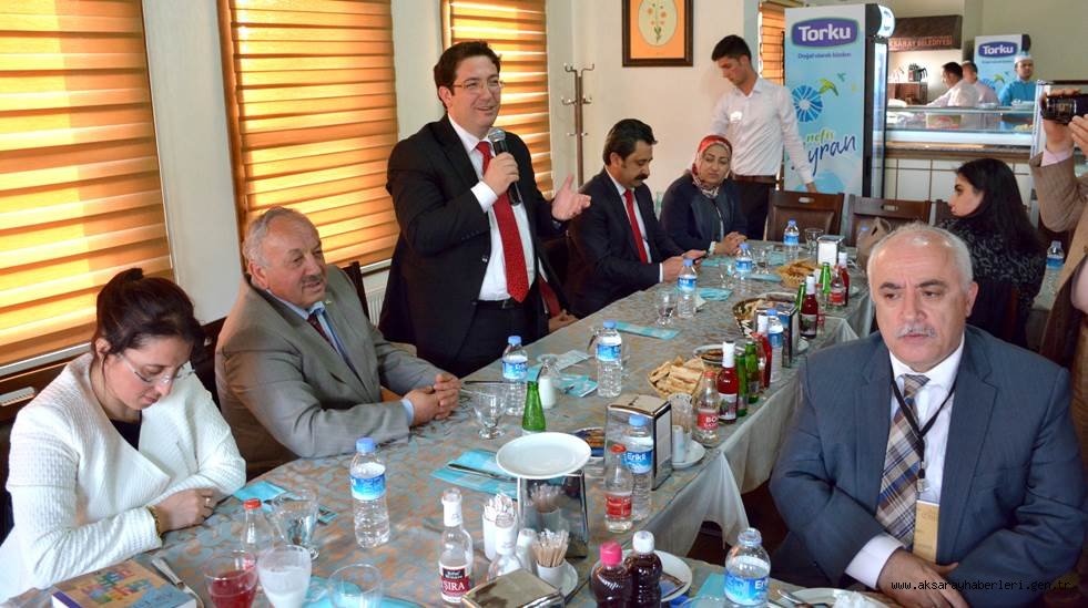 AKADEMİSYENLER ONURUNA YEMEK