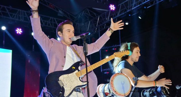 AKSARAY’DA ‘25 BİN KİŞİ’ MUSTAFA CECELİ İLE COŞTU