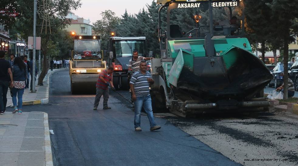 AKSARAY'IN EN İŞLEK CADDELERİNDEN EBULFEYZ ELÇİBEY CADDESİNİN ASFALTI YENİLENDİ