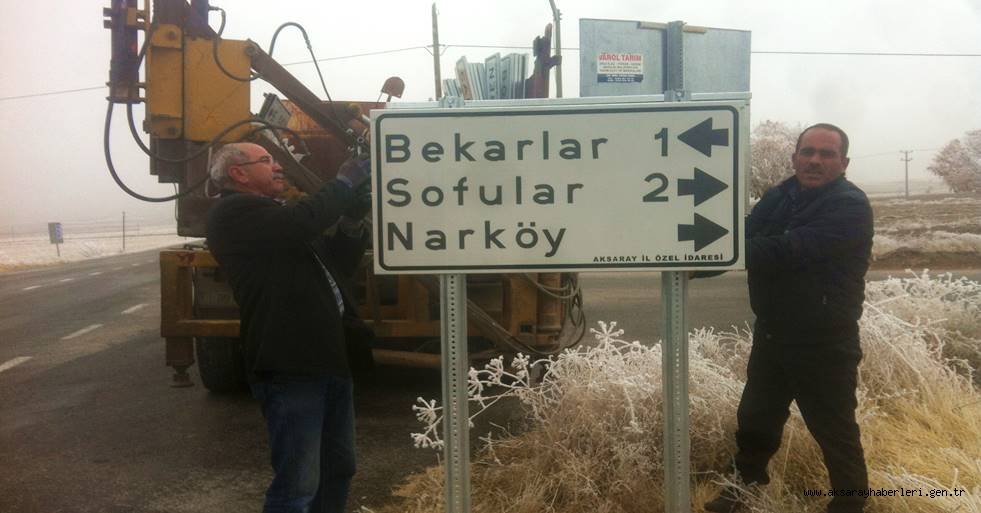 AKSARAY'DA TRAFİK VE BİLGİ İŞARETİ LEVHALARI DÜZENLENİYOR