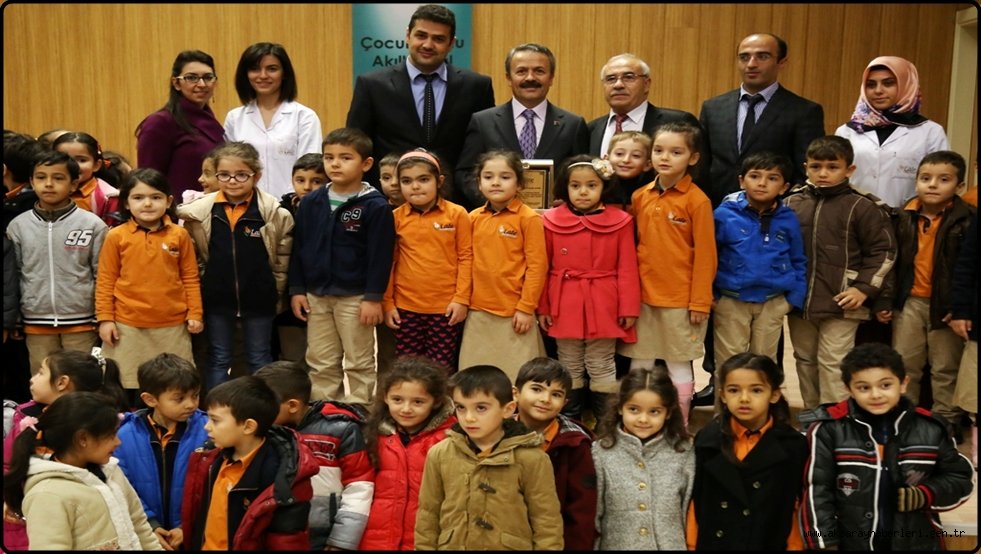 ASÜ REKTÖRÜ ACAR MİNİK ÖĞRENCİLERLE BULUŞTU