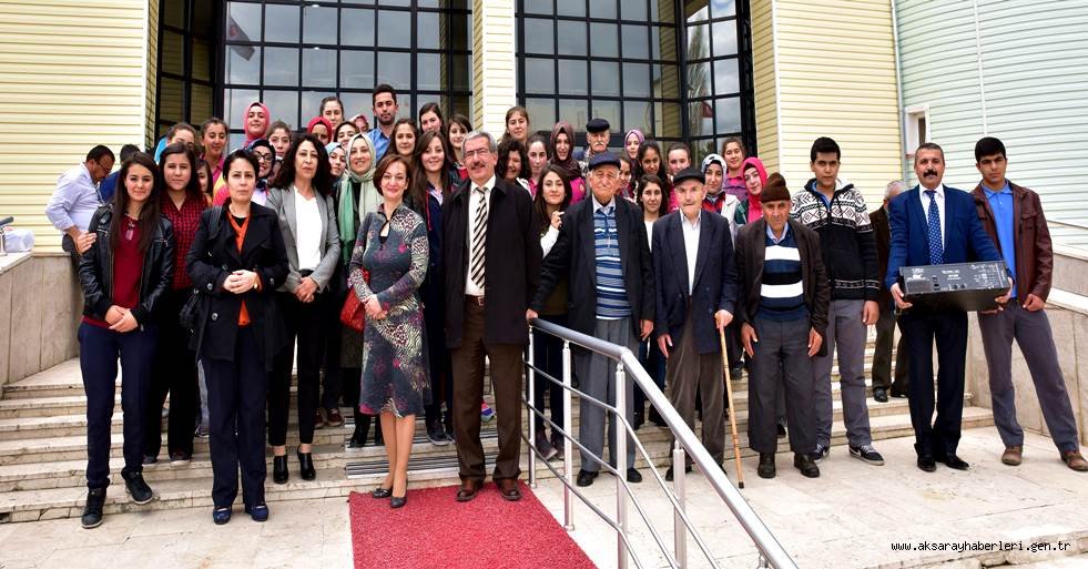 ATATÜRK ANADOLU LİSESİ’NDEN HUZUREVİNE ANLAMLI ZİYARET