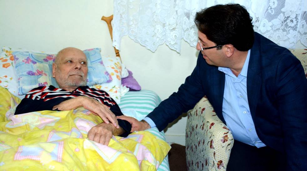 BAŞKAN YAZGI’DAN KANSER HASTASI VATANDAŞA ANLAMLI ZİYARET