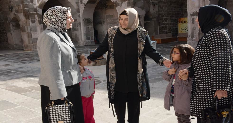 BAŞKAN YAZGI’NIN EŞİ HASİBE YAZGI, AŞURE GÜNÜNDE HANIMLARA EV SAHİPLİĞİ YAPTI
