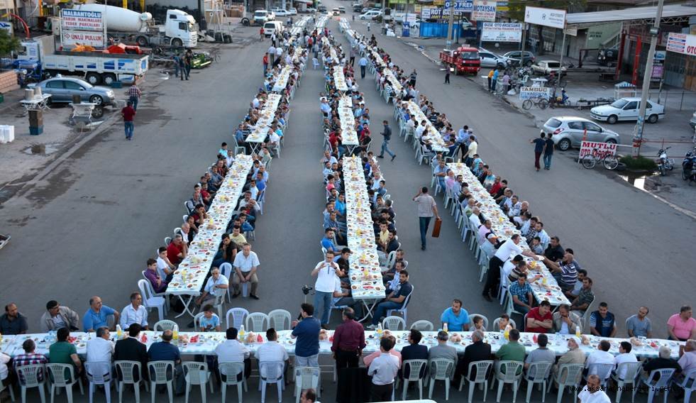 BAŞKAN YAZGI, SANAYİ ESNAFI İLE 1500 KİŞİLİK İFTAR YEMEĞİNDE BULUŞTU