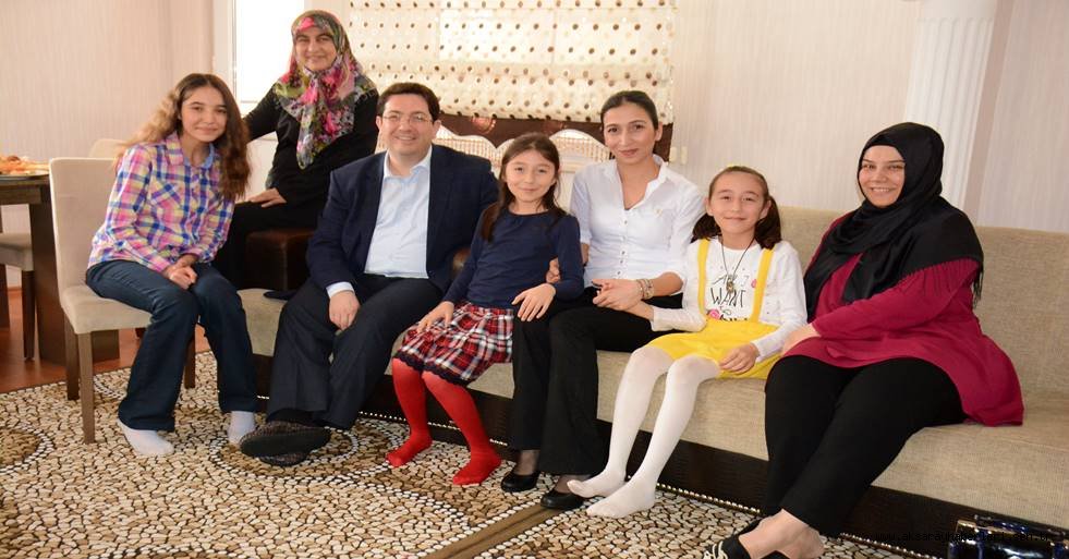 BAŞKAN YAZGI VE EŞİ HASİBE HANIMDAN DEFNE’YE SÜRPRİZ ZİYARET