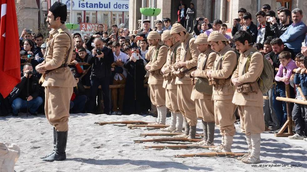 ÇANAKKALE RUHUNU KENT MEYDANINA TAŞINDI