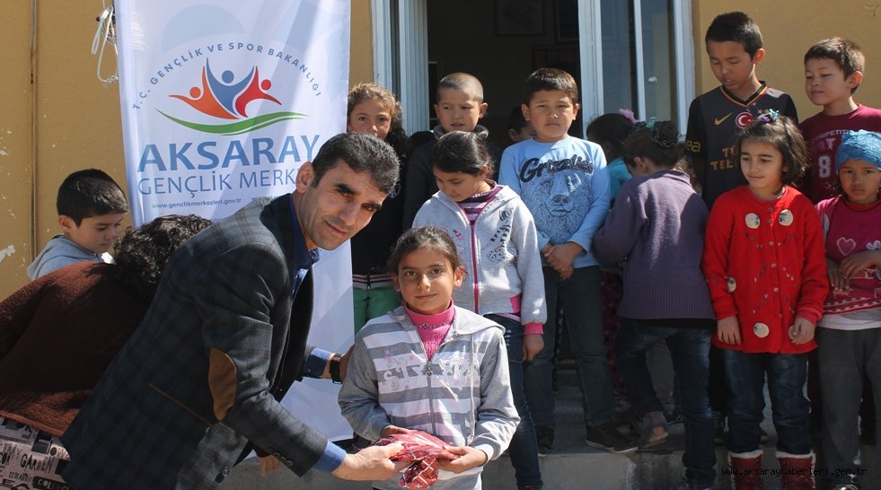 GENÇLİK MERKEZİNDEN ''TEK KULLANIMLIK SANMA, ÇÖPE ATMAYA KALKMA'' PROJESİ