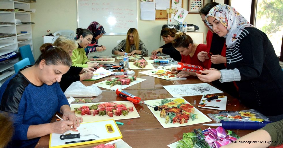 HANIMLAR AKMEK’TE EL EMEĞİ GÖZ NURU ÜRETİYORLAR