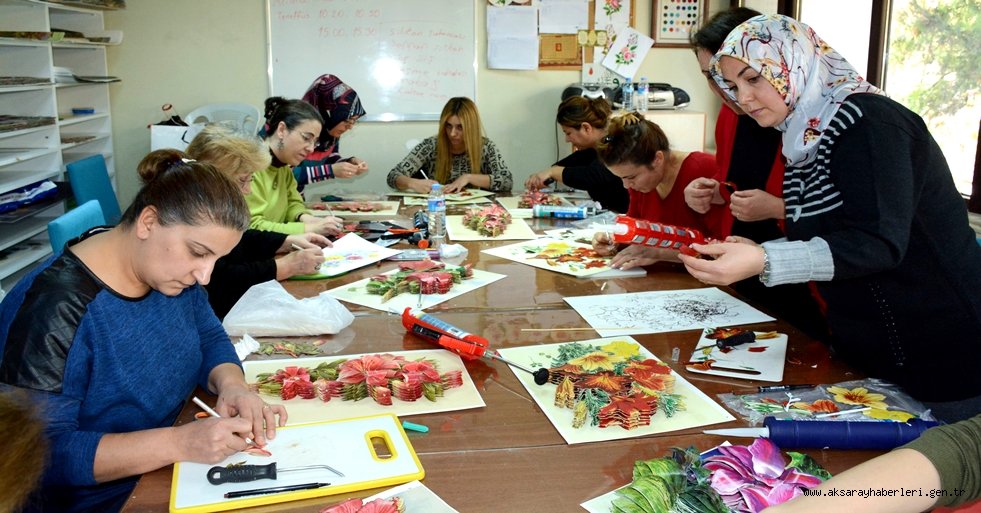 HANIMLAR AKMEK'TE EL EMEĞİ GÖZ NURU ÜRETİYORLAR