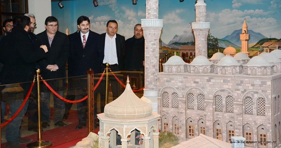 İNSAN HAKLARI KOMİSYON BAŞKANI ÜSTÜN, SOMUNCU BABA’YA HAYRAN KALDI
