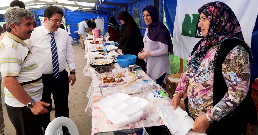 İNSAN VE MEDENİYET HAREKETİ'NİN KERMESİNE ZİYARET 