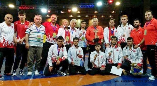 İŞİTME ENGELLİLER DÜNYA GÜREŞ ŞAMPİYONASI’NDA 5 MADALYA KAZANDIK
