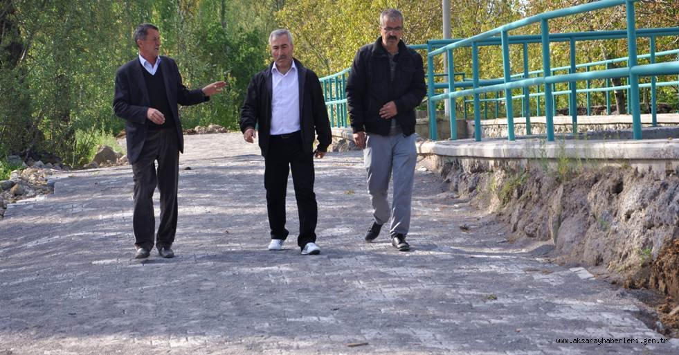 KÖY YOLLARINDA KİLİTLİ TAŞ ÇALIŞMALARI DEVAM EDİYOR