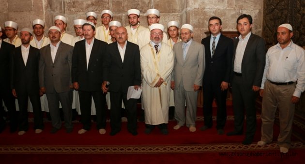 KUR’AN KURSUNDA EĞİTİMİNİ TAMAMLAYAN 10 HAFIZ, DÜZENLENEN TÖRENLE DİPLOMALARINI ALDILAR