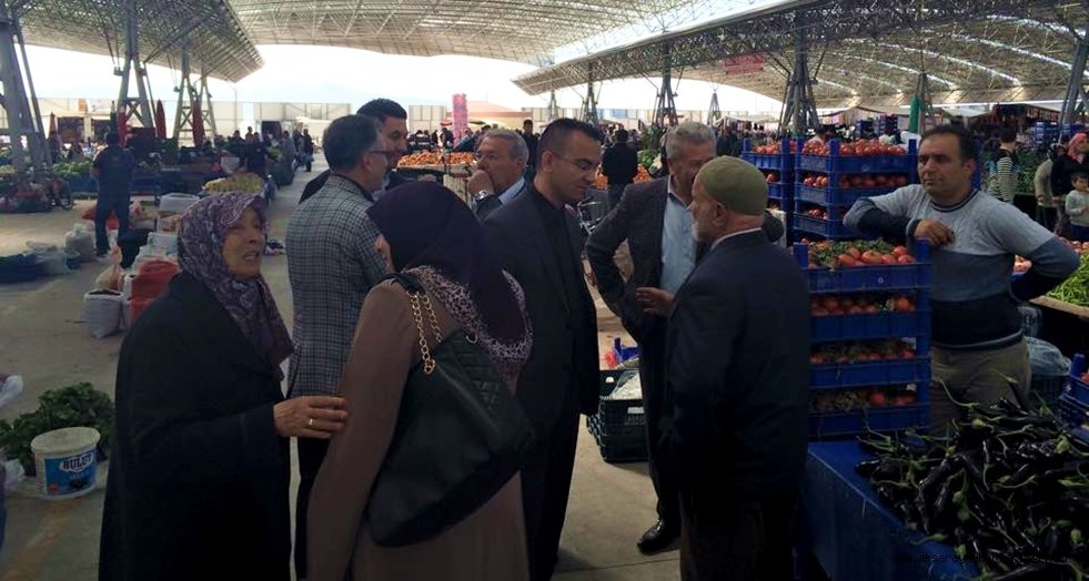 MHP ADAYI KARACAER PAZAR PAZARI ESNAFLARINI ZİYARET ETTİ