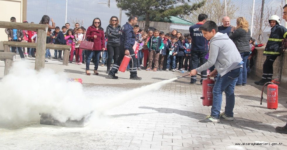 NEVŞEHİR'DE ÖĞRENCİLER YANGIN TATBİKATINDA