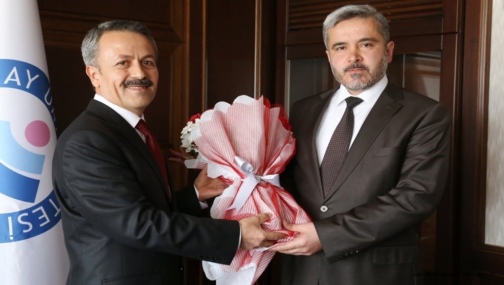 PROF. DR. YUSUF ŞAHİN REKTÖRLÜK GÖREVİNİ DEVRALDI
