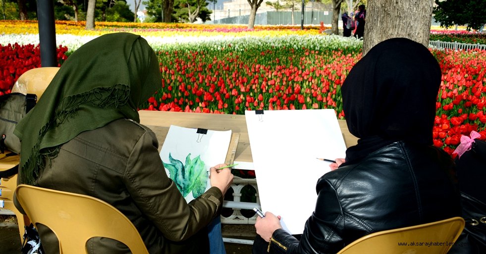 RENGARENK LALELER İNSANA HUZUR VERİYOR