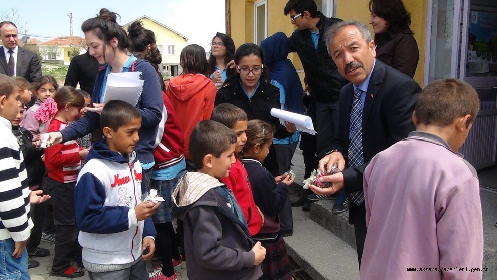 SAĞLIK ÖĞRENCİLERİNDEN KARDEŞ OKULA YARDIM ELİ