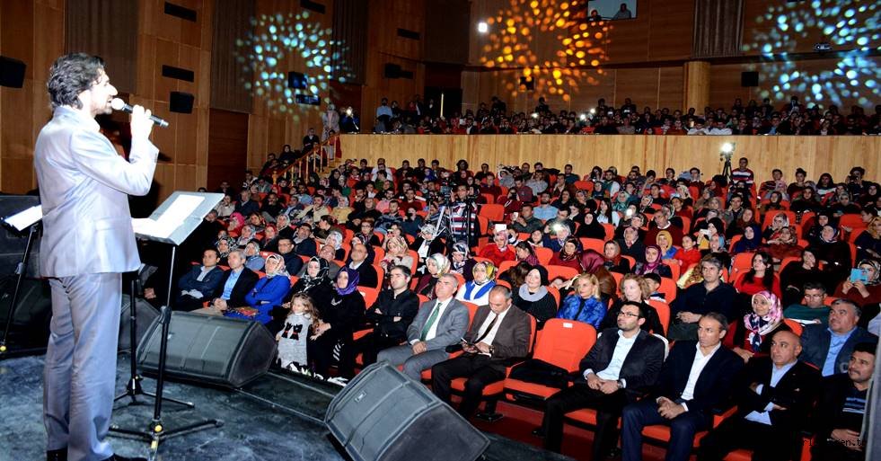 SERDAR TUNCER’LE ŞİİR DİNLETİSİ BÜYÜK İLGİ GÖRDÜ