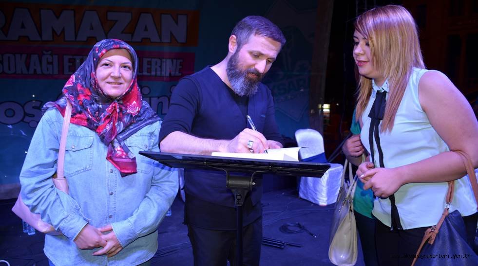 TALHA BORA ÖGE AKSARAY’DA HAYRANLARIYLA BULUŞTU