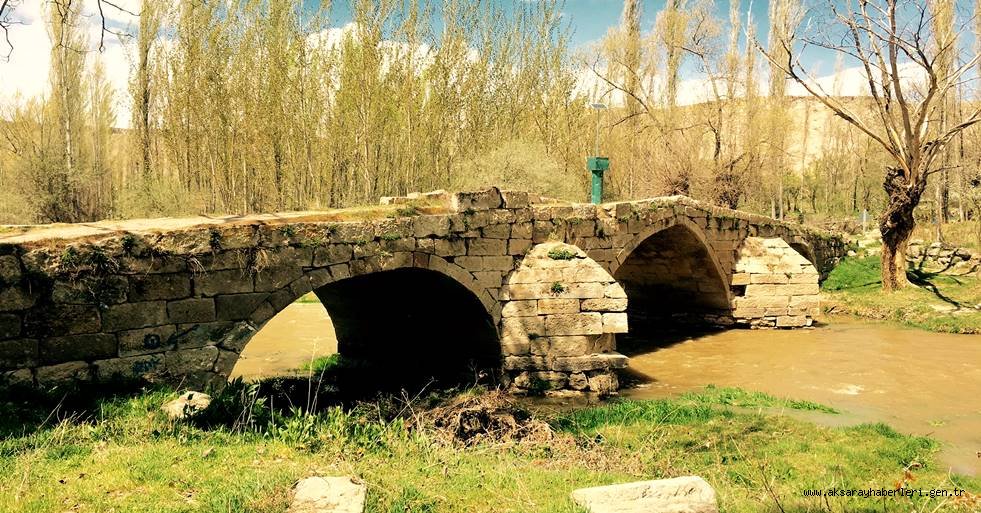 TARİHİ KÖPRÜ BAKIMSIZLIKTAN YIKILIYOR