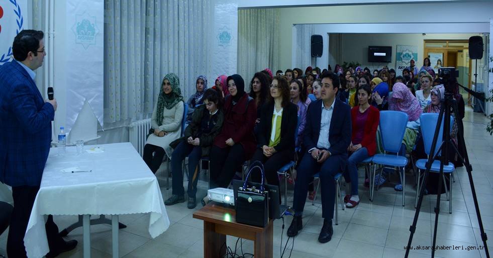 ÜNİVERSİTE ÖĞRENCİLERİYLEKARİYER SOHBETİ