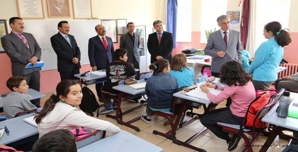 VALİ ŞEREF ATAKLI'DAN ÖĞRENCİLERE ALTIN ÖĞÜTLER