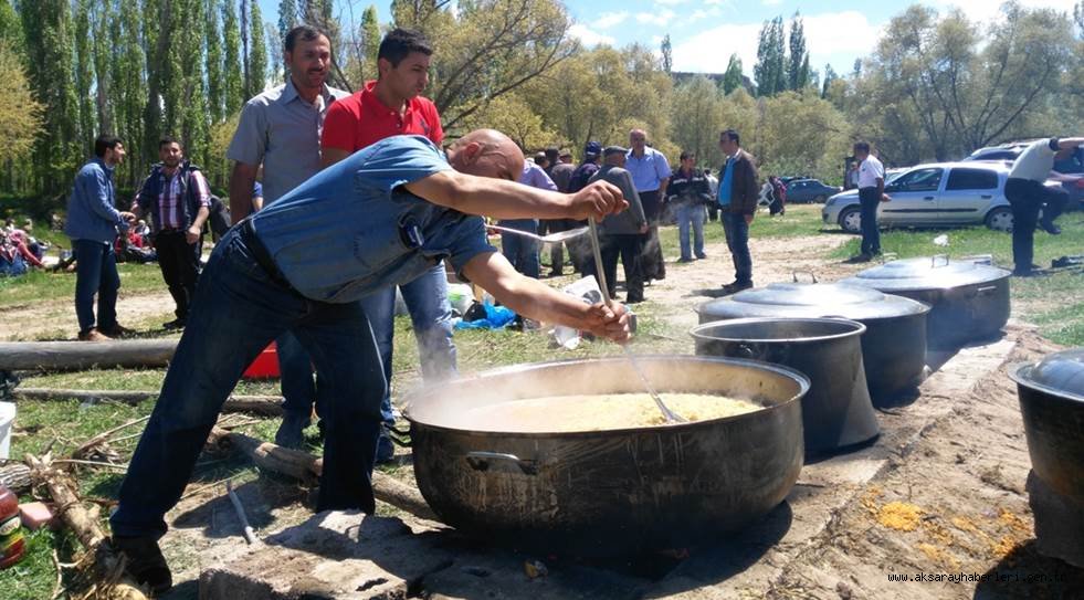 YAPRAKHİSAR KÖYÜ'NDE HIDIRELLEZ, YÜZYILLAR ÖNCESİNDE OLDUĞU GİBİ KUTLANDI