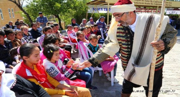 YUNUS EMRE MEZARI BAŞINDA ANILDI