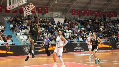 Konya Büyükşehir zirve takibini sürdürüyor