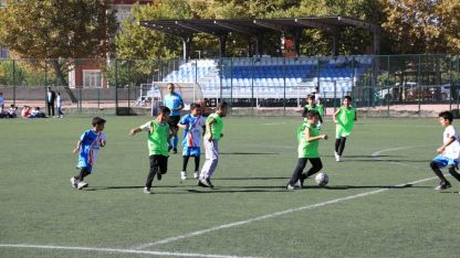 Konya Karatay'da ilkokullar arası futbol heyecanı