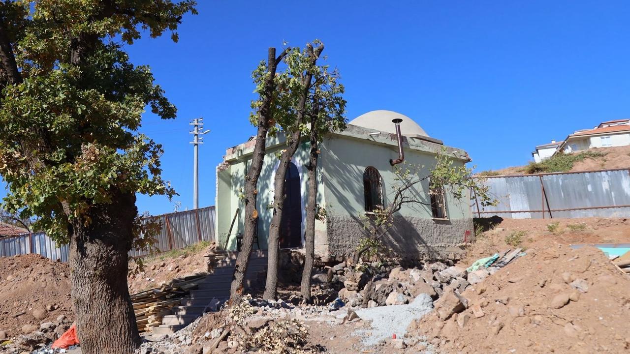 Terlemez Baba Türbesi Ve Camisinde Restorasyon Çalışmaları Devam Ediyor