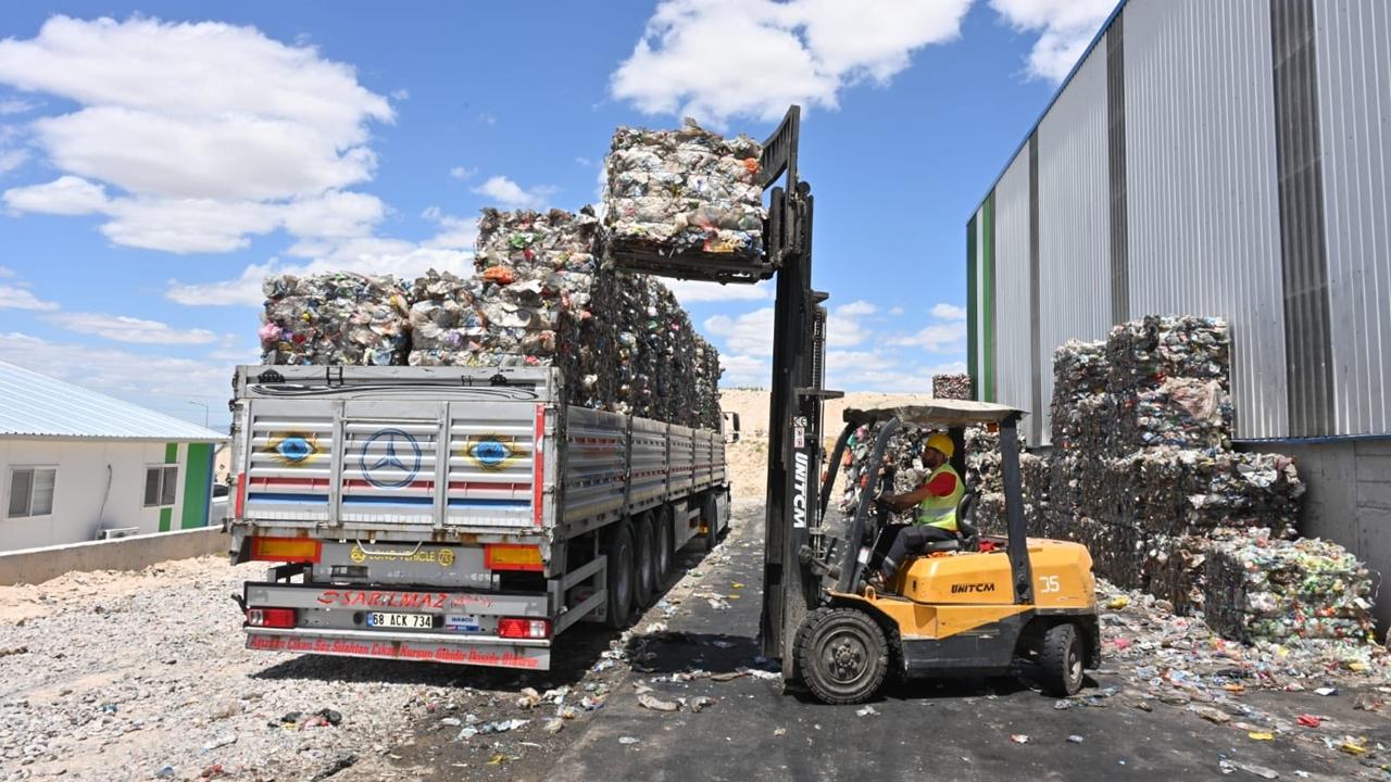 Aksaray Belediyesi Toplama–Ayırma (TAT) Tesislerinde Ayda 640 Ton Atığı Geri Dönüşüme Kazandırıyor