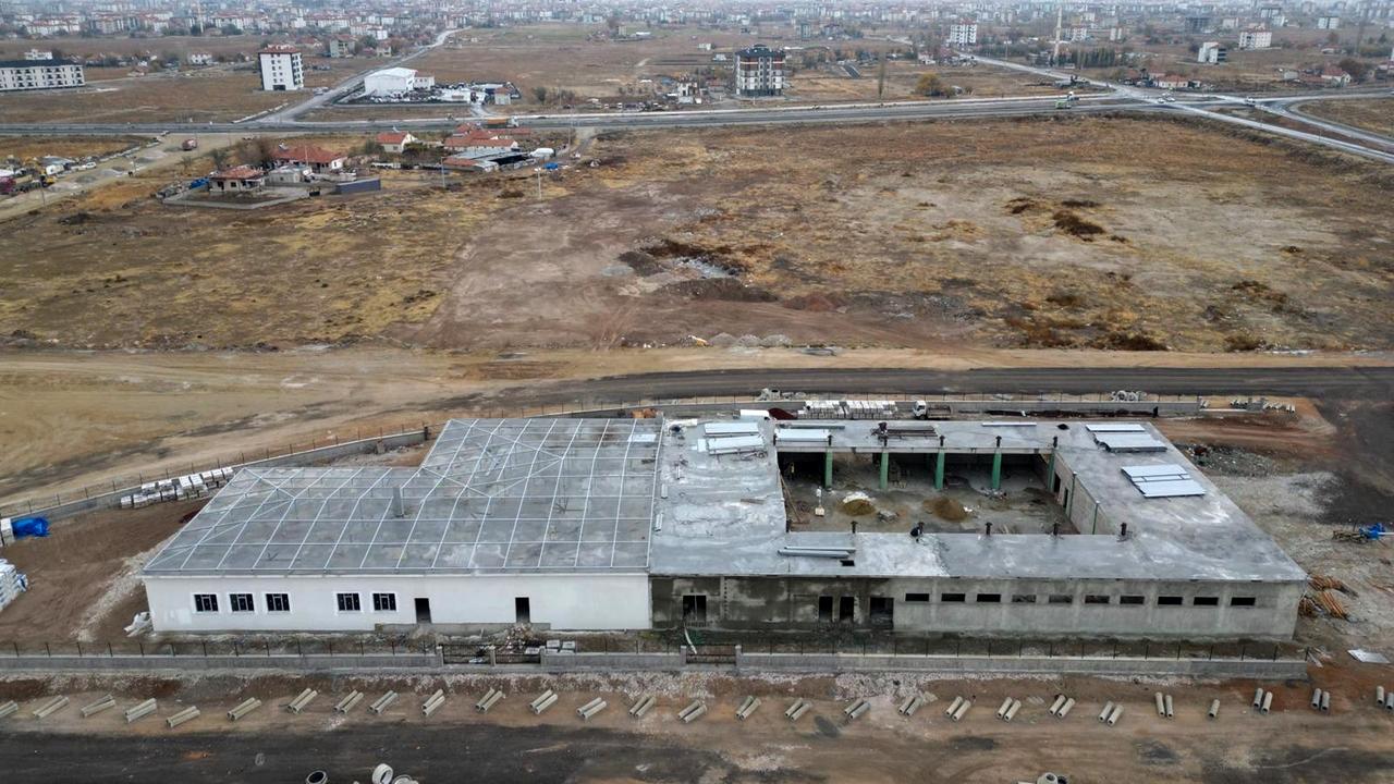 Aksaray Belediyesinin Yemek Fabrikası İnşaatı %65 Seviyeye Ulaştı