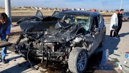 Aksaray Organize Sanayi yolunda Otomobiller çarpıştı: 2 ağır yaralı